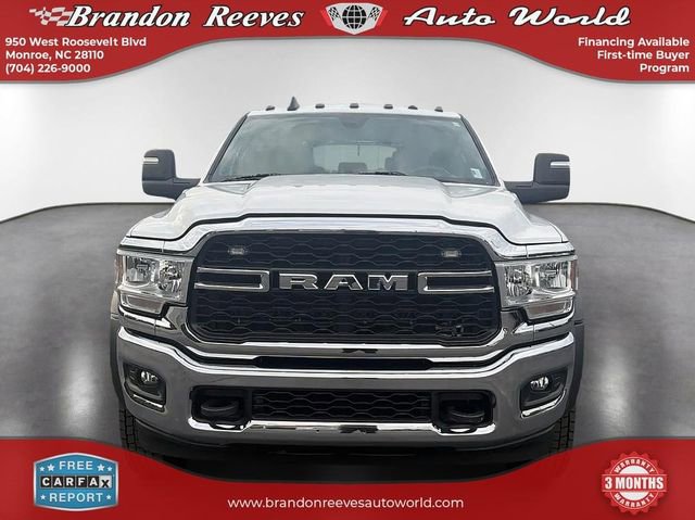 Used 2024 RAM 5500 Tradesman w/ Chrome Appearance Group AWD/4WD image 2