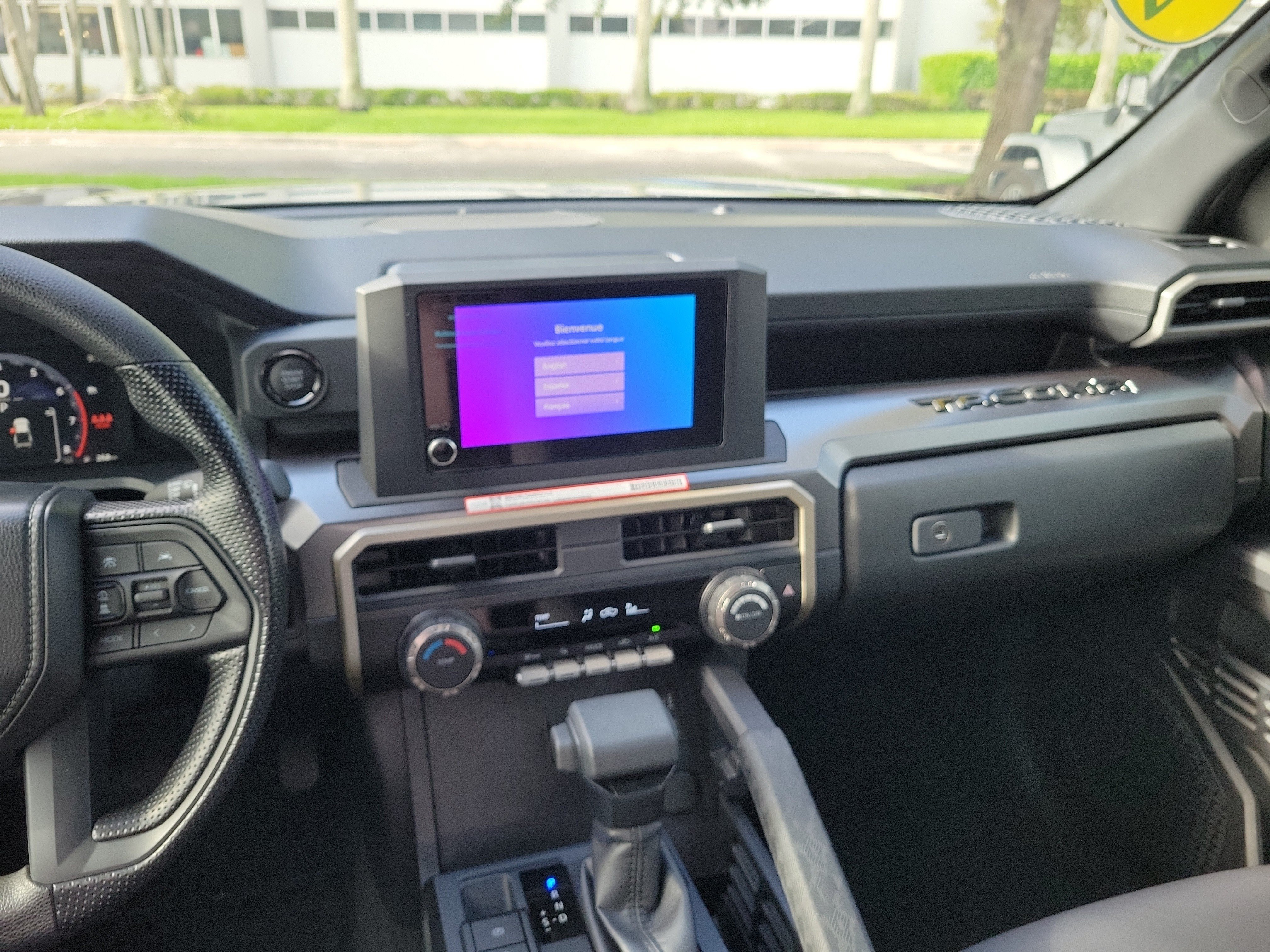 Certified 2025 Toyota Tacoma SR5 AWD/4WD image 17