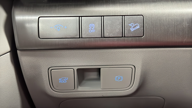 Used 2024 Hyundai Kona Limited AWD/4WD image 30