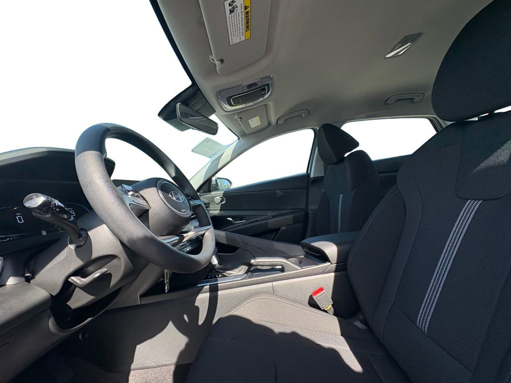 New 2026 Hyundai Elantra SE FWD image 9