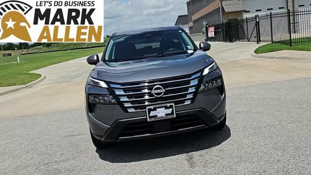 Used 2025 Nissan Rogue SV FWD image 3