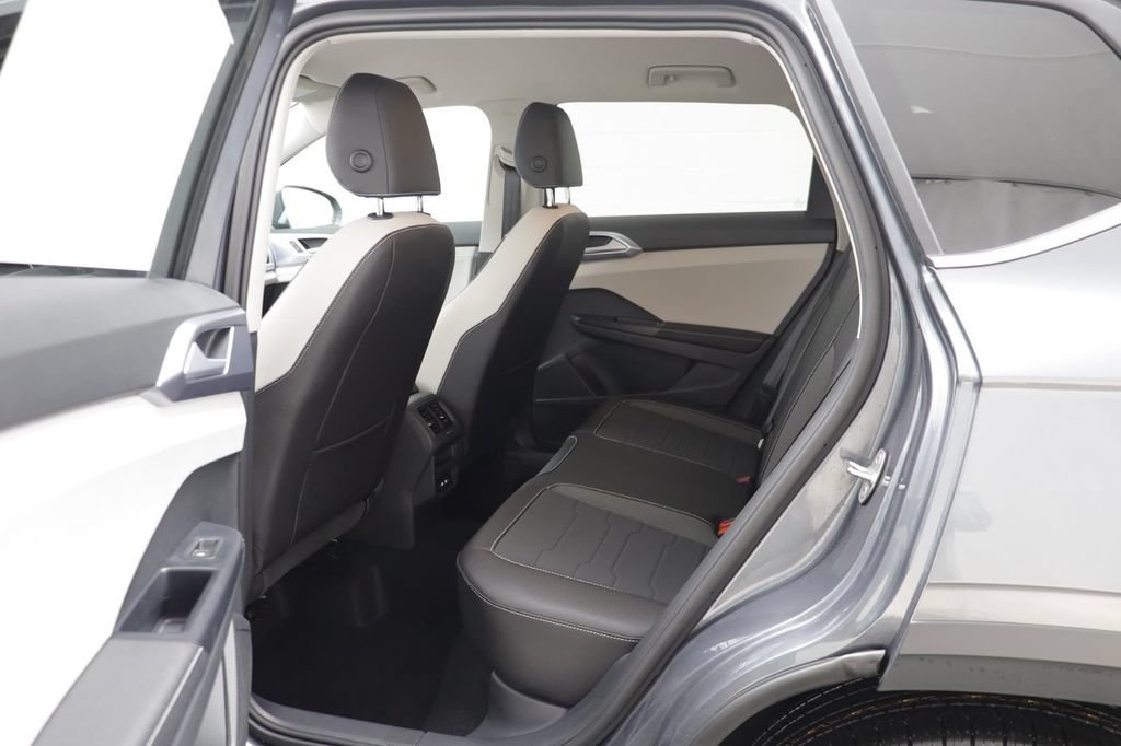 New 2026 Volkswagen Taos SE AWD/4WD image 14