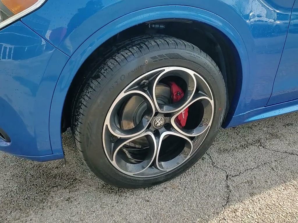 Used 2022 Alfa Romeo Stelvio Veloce image 17