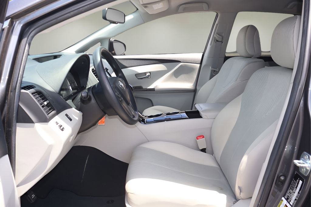 Used 2015 Toyota Venza LE AWD/4WD image 12