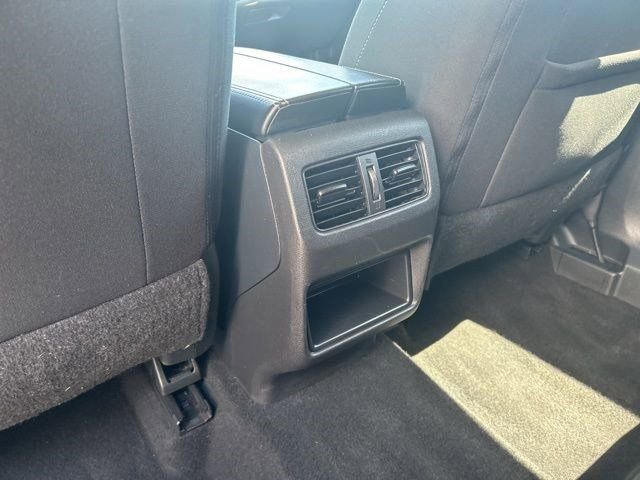 Used 2024 Nissan Rogue S image 31