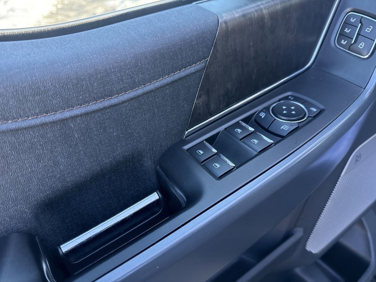 Used 2023 Ford F150 Lightning Lariat w/ Equipment Group 511A High image 14