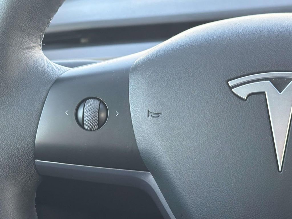 Used 2024 Tesla Model Y Performance image 11