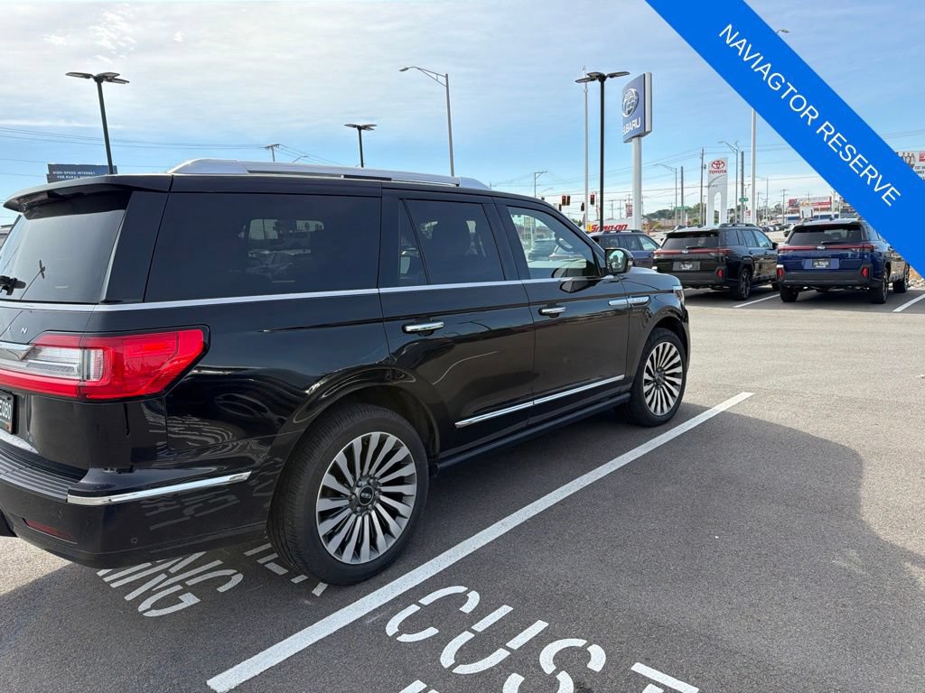 Used 2018 Lincoln Navigator Reserve w/ Technology Package AWD/4WD image 2