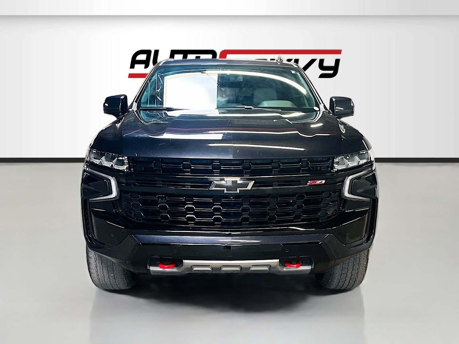 Used 2023 Chevrolet Suburban Z71 w/ Luxury Package image 2