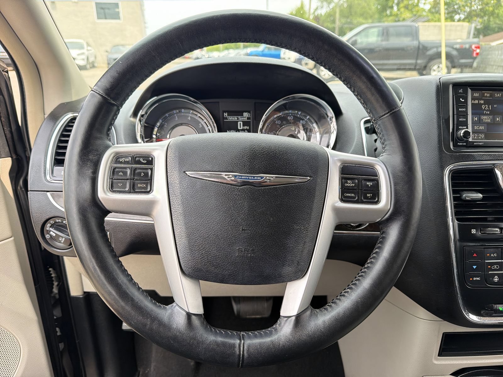 Used 2016 Chrysler Town & Country Touring-L w/ Driver Convenience Group FWD image 24