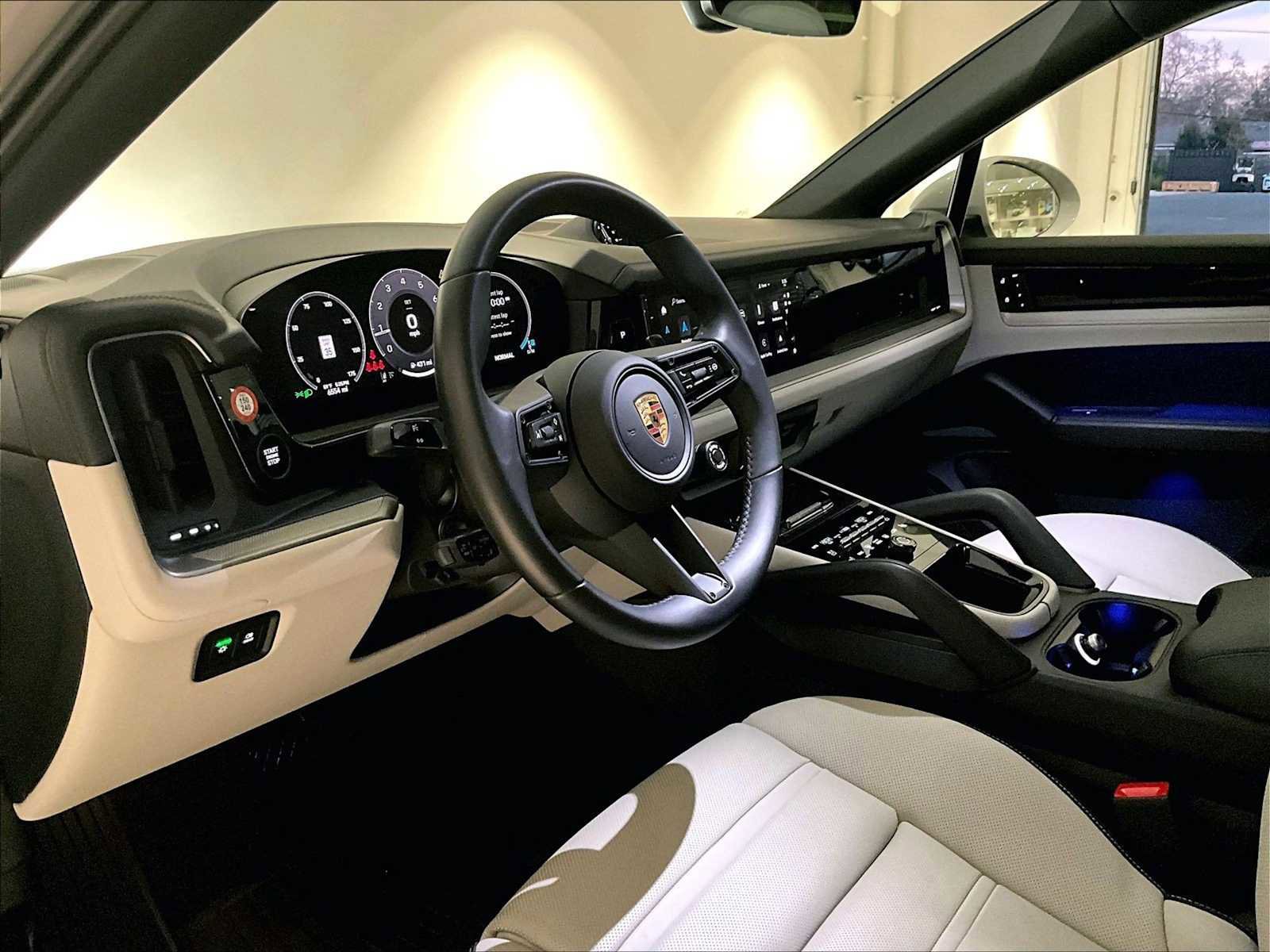 Used 2025 Porsche Cayenne Coupe image 7