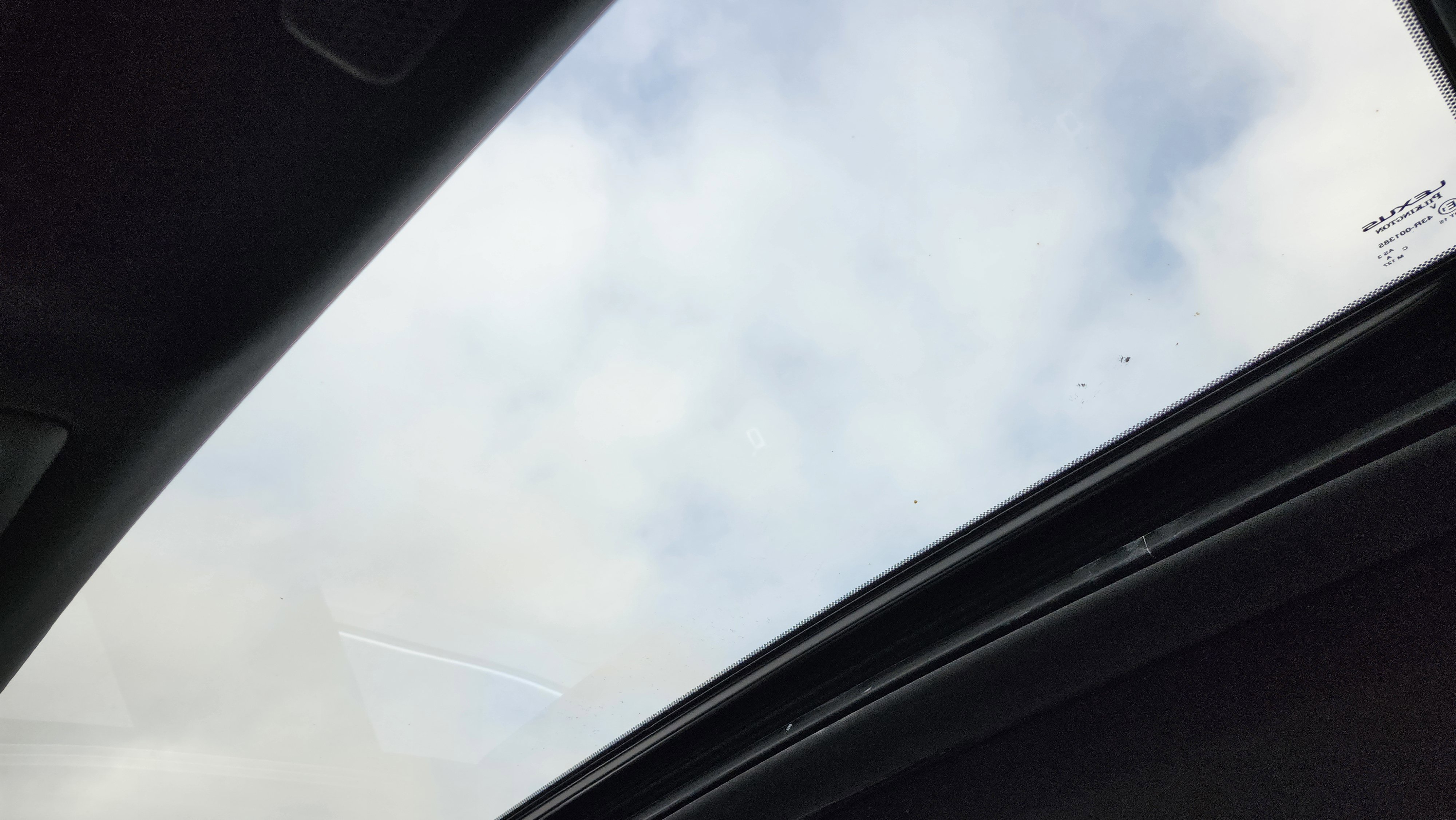 Used 2023 Lexus ES 300h w/ Luxury Package image 2