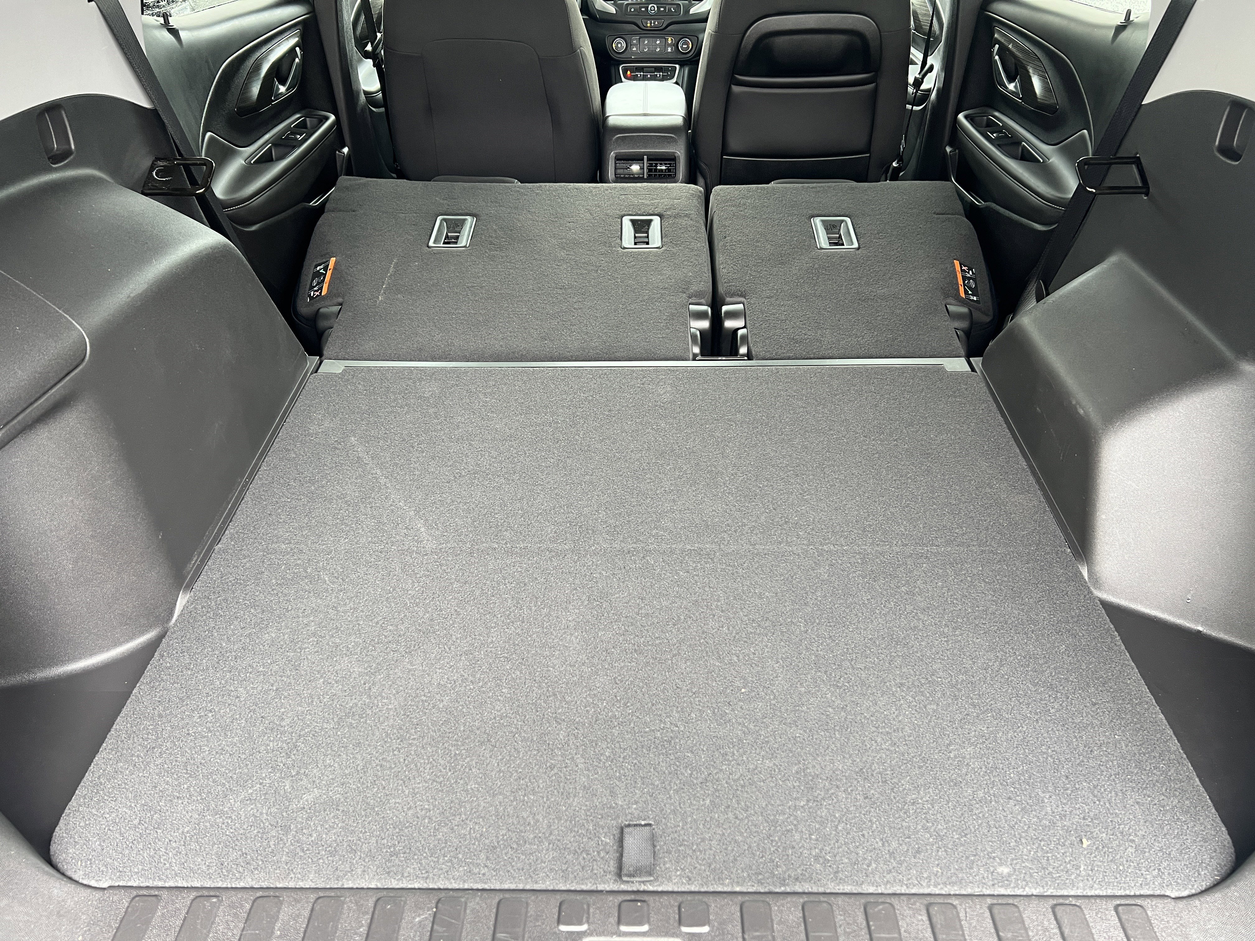 Used 2024 GMC Terrain SLE FWD image 19