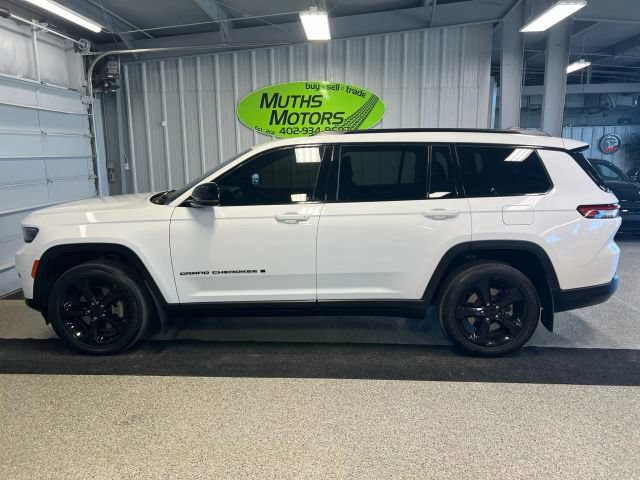 Used 2023 Jeep Grand Cherokee L Laredo AWD/4WD image 5