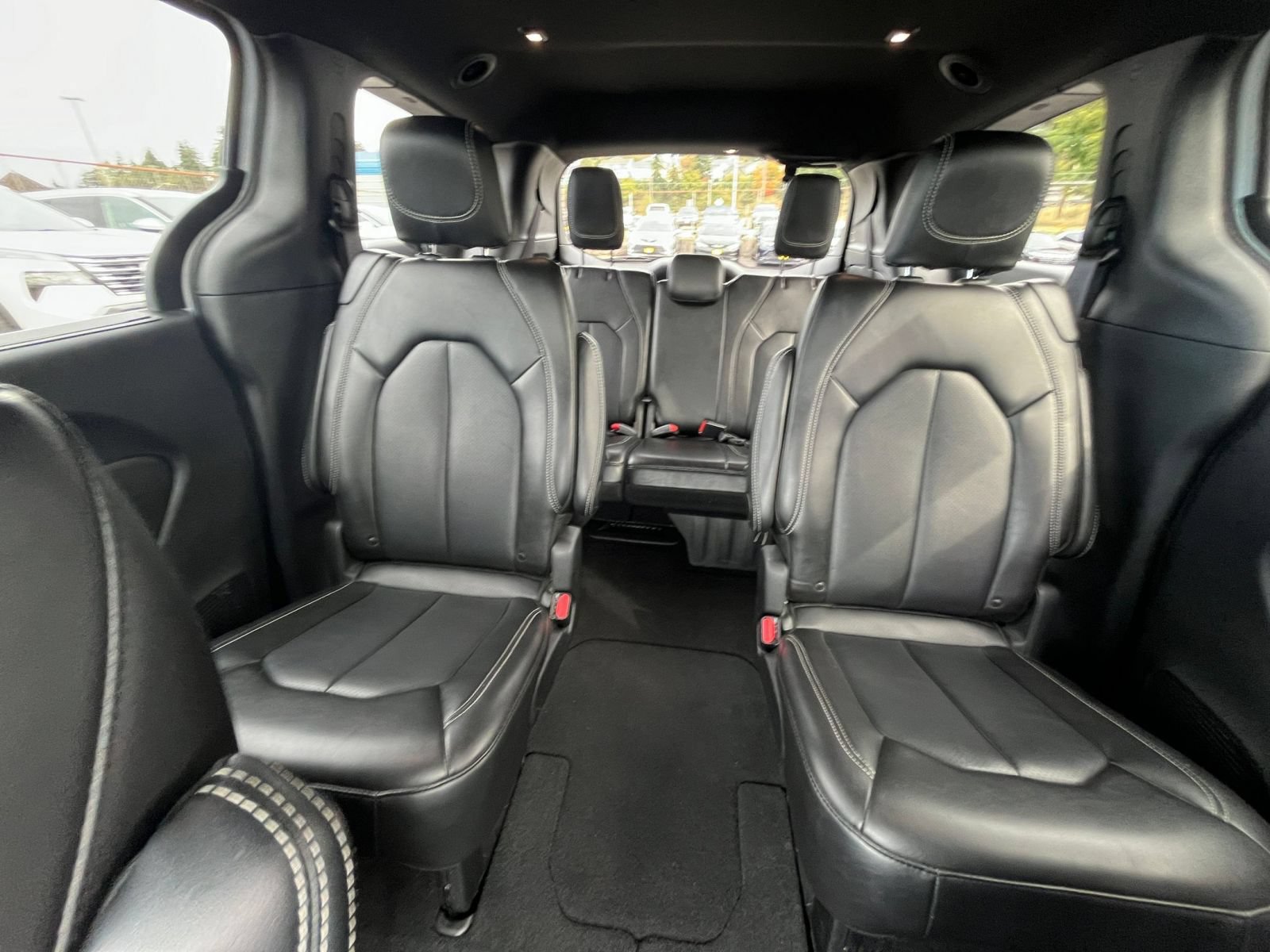 Used 2025 Chrysler Pacifica Select FWD image 40