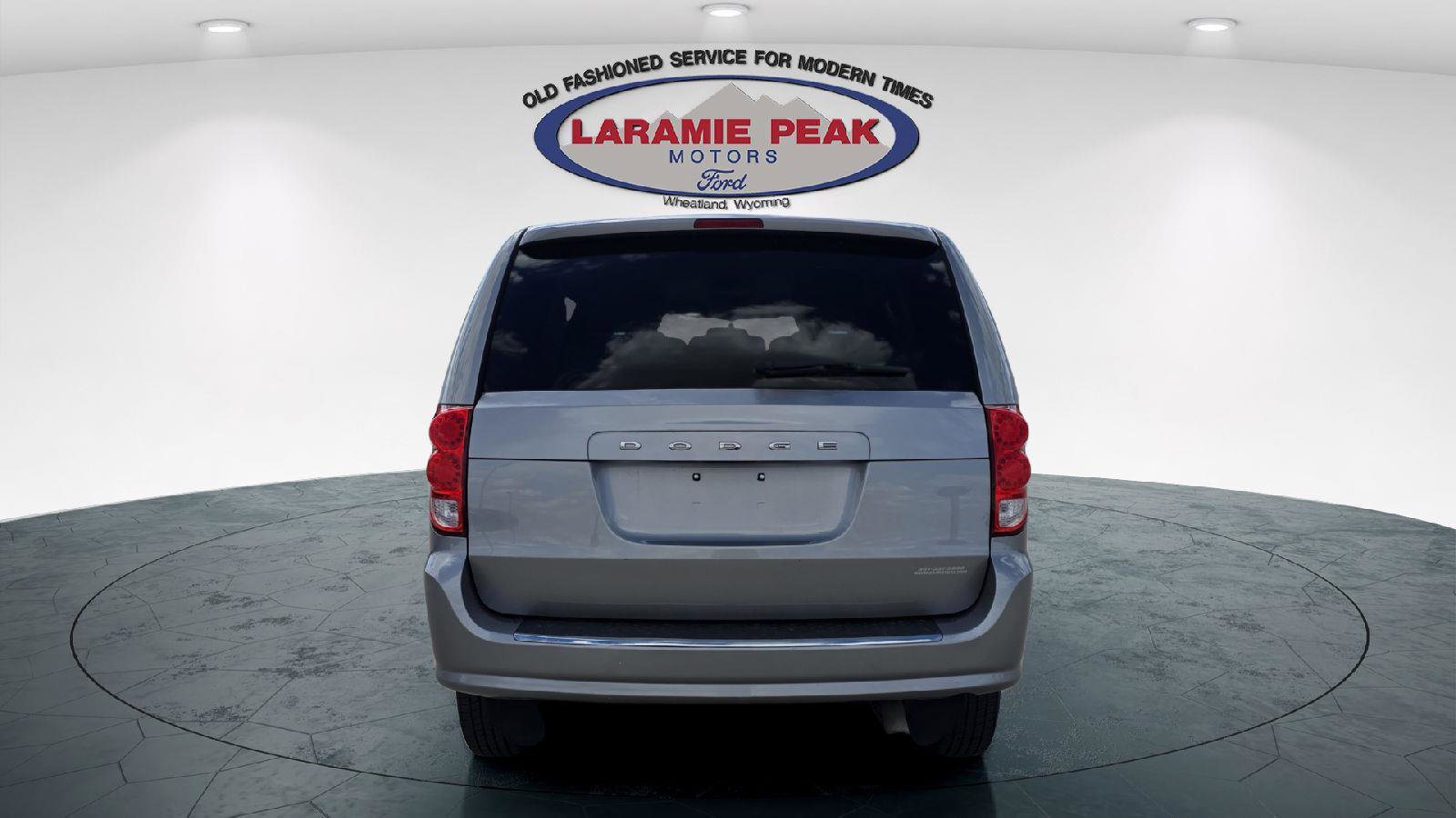 Used 2016 Dodge Grand Caravan SE w/ Quick Order Package 29E SE FWD image 4
