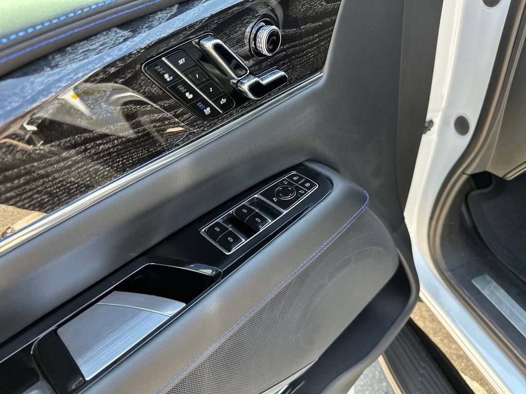 Certified 2026 Cadillac Escalade IQL Luxury AWD/4WD image 17