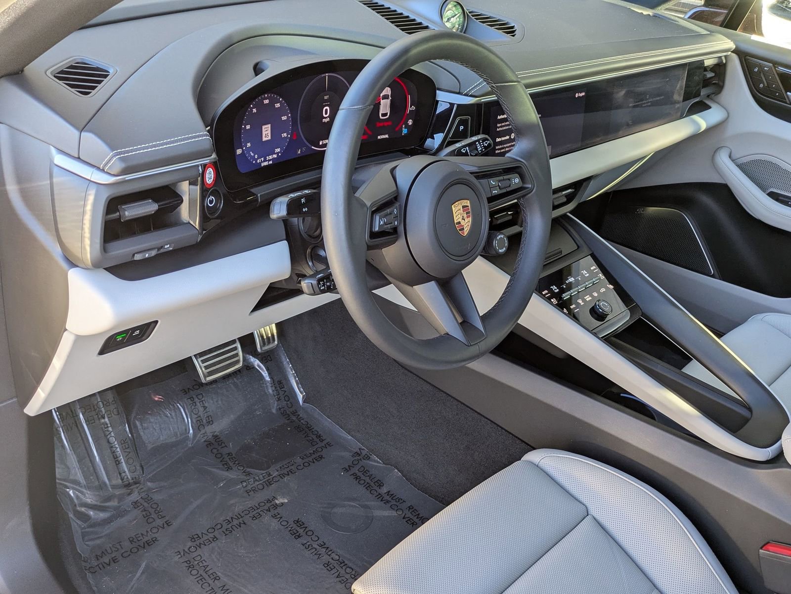 Certified 2025 Porsche Macan 4S Electric image 4