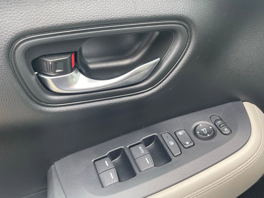 Used 2025 Honda HR-V LX image 11