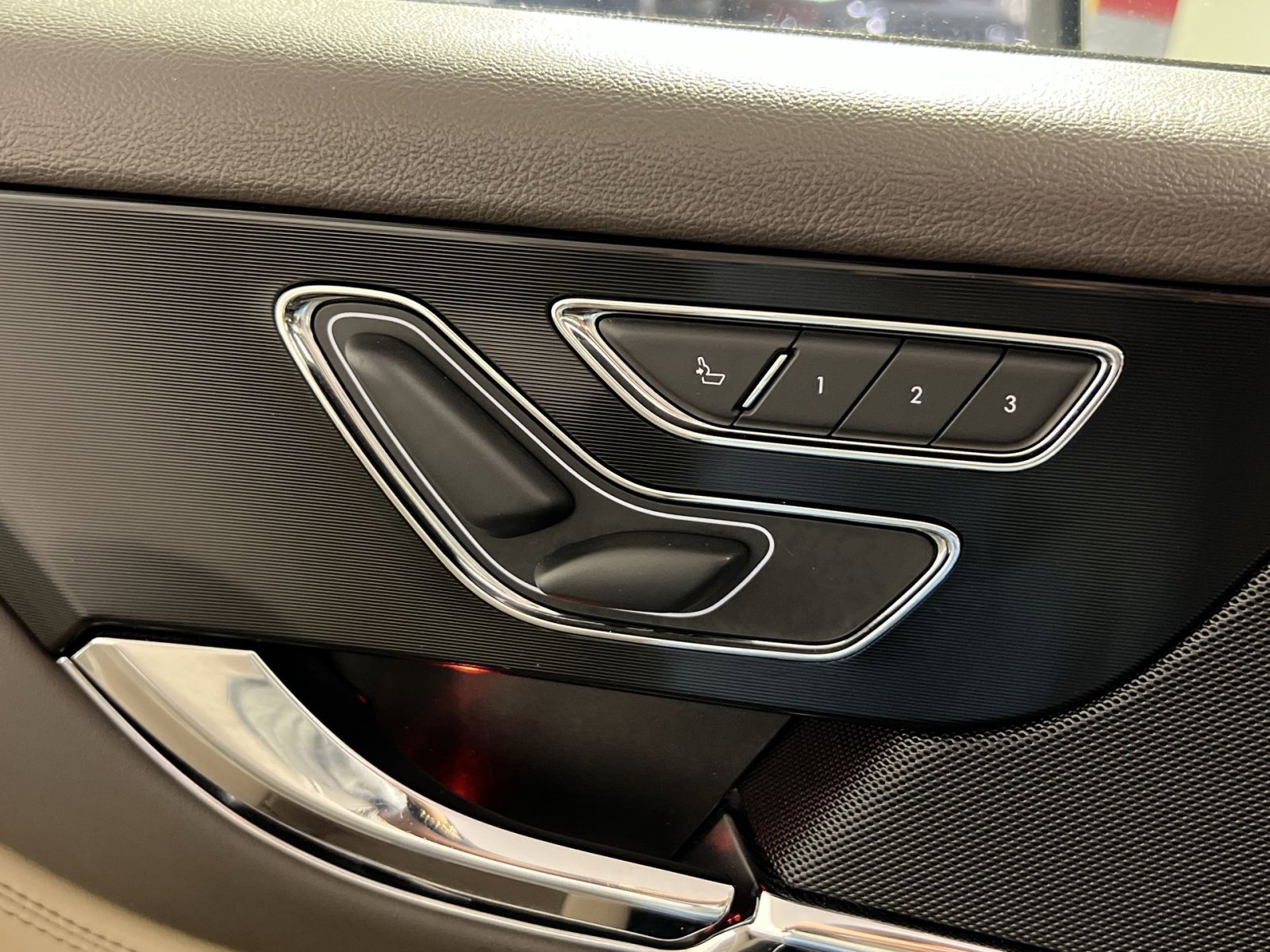 Used 2020 Lincoln Corsair Reserve w/ Elements Package FWD image 33