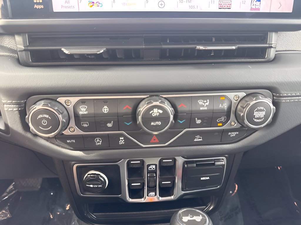 Used 2026 Jeep Wrangler Unlimited Sahara AWD/4WD image 17
