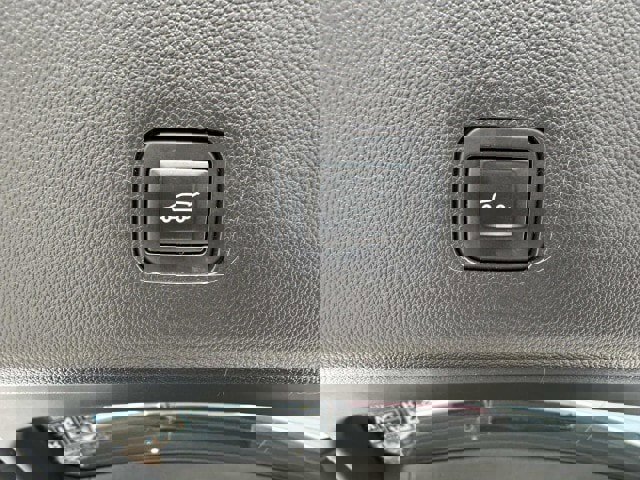 Used 2020 Chevrolet Traverse LT w/ Driver Confidence II Package image 16