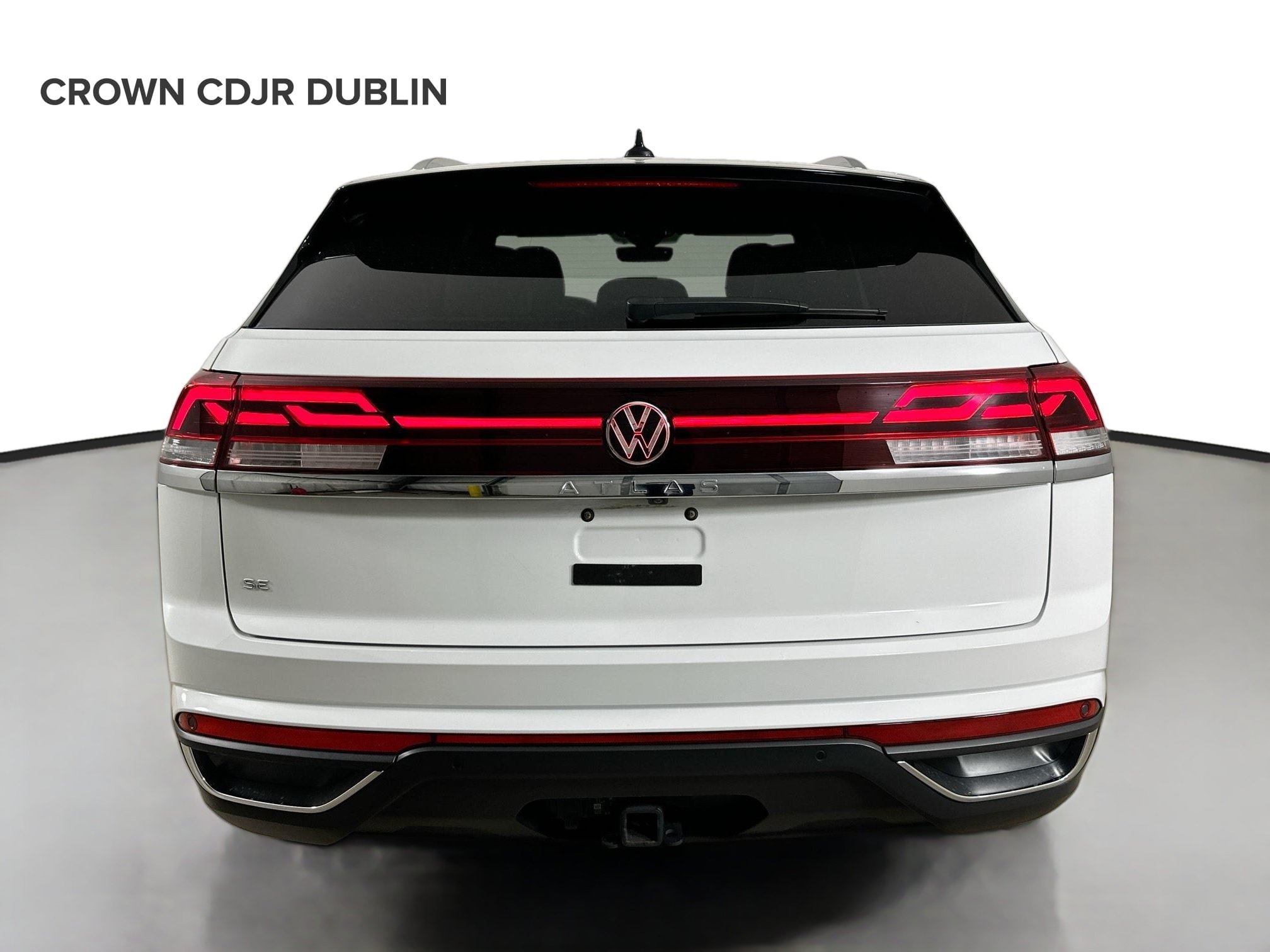 Used 2024 Volkswagen Atlas Cross Sport SE w/ Panoramic Sunroof Package FWD image 6
