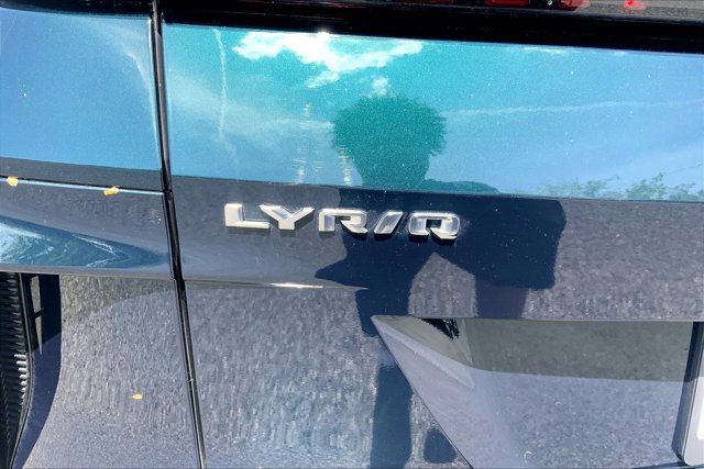 Used 2024 Cadillac Lyriq Luxury AWD/4WD image 7