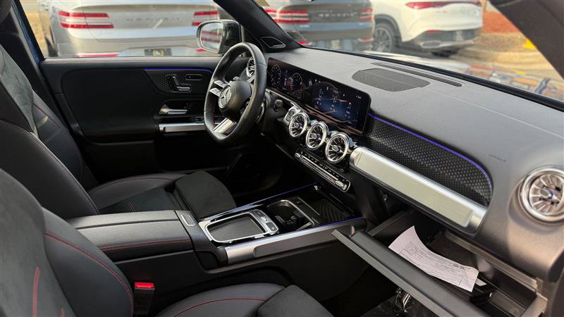 Used 2024 Mercedes-Benz GLB 250 image 30