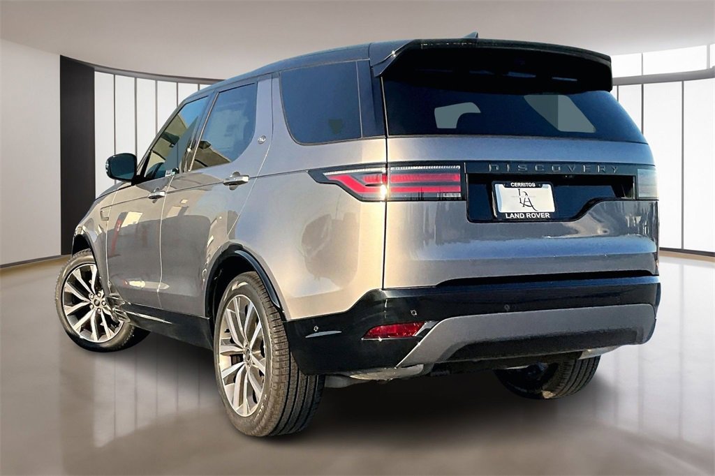 New 2025 Land Rover Discovery Dynamic SE image 3