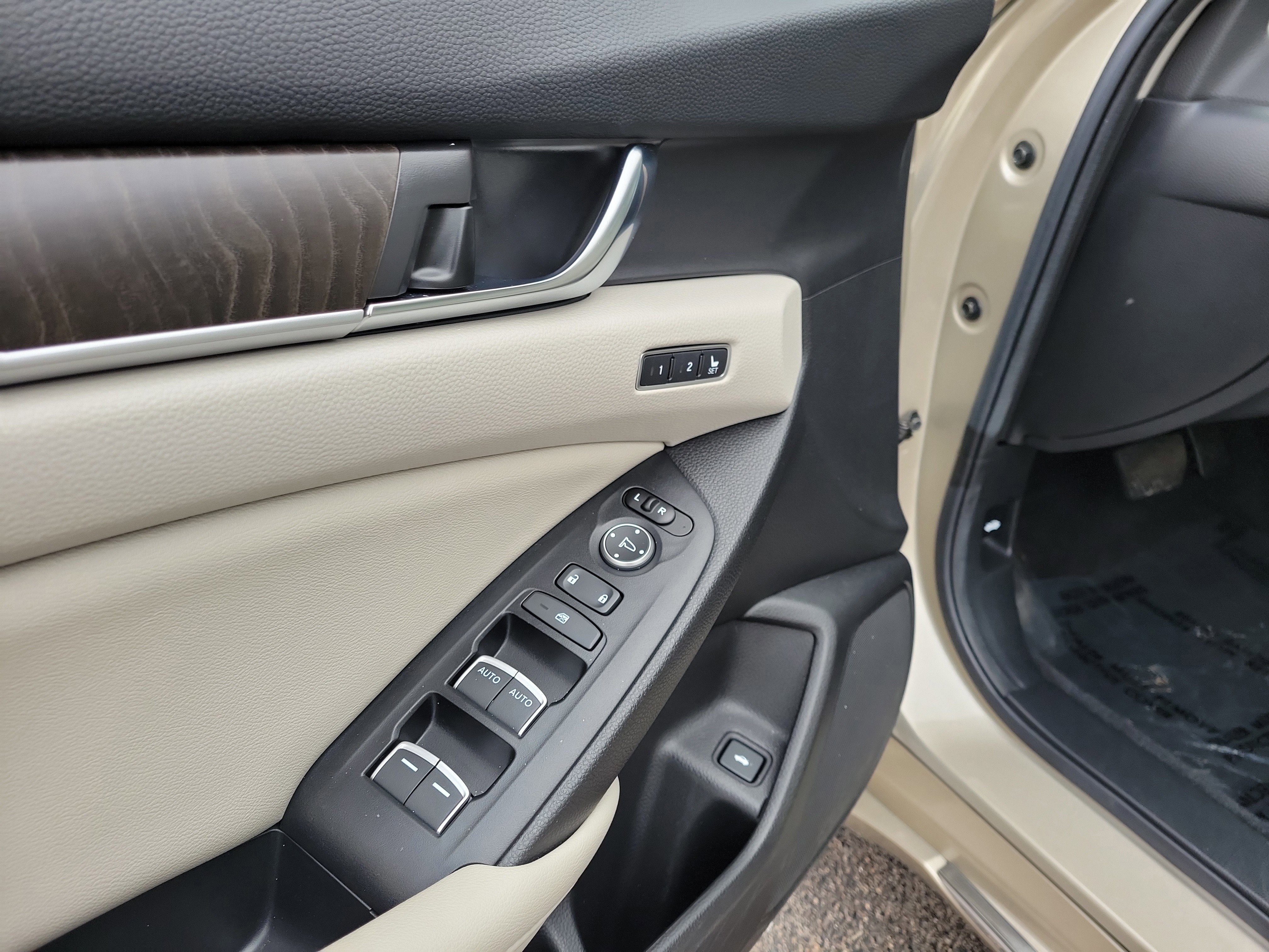 Used 2019 Honda Accord EX-L image 18