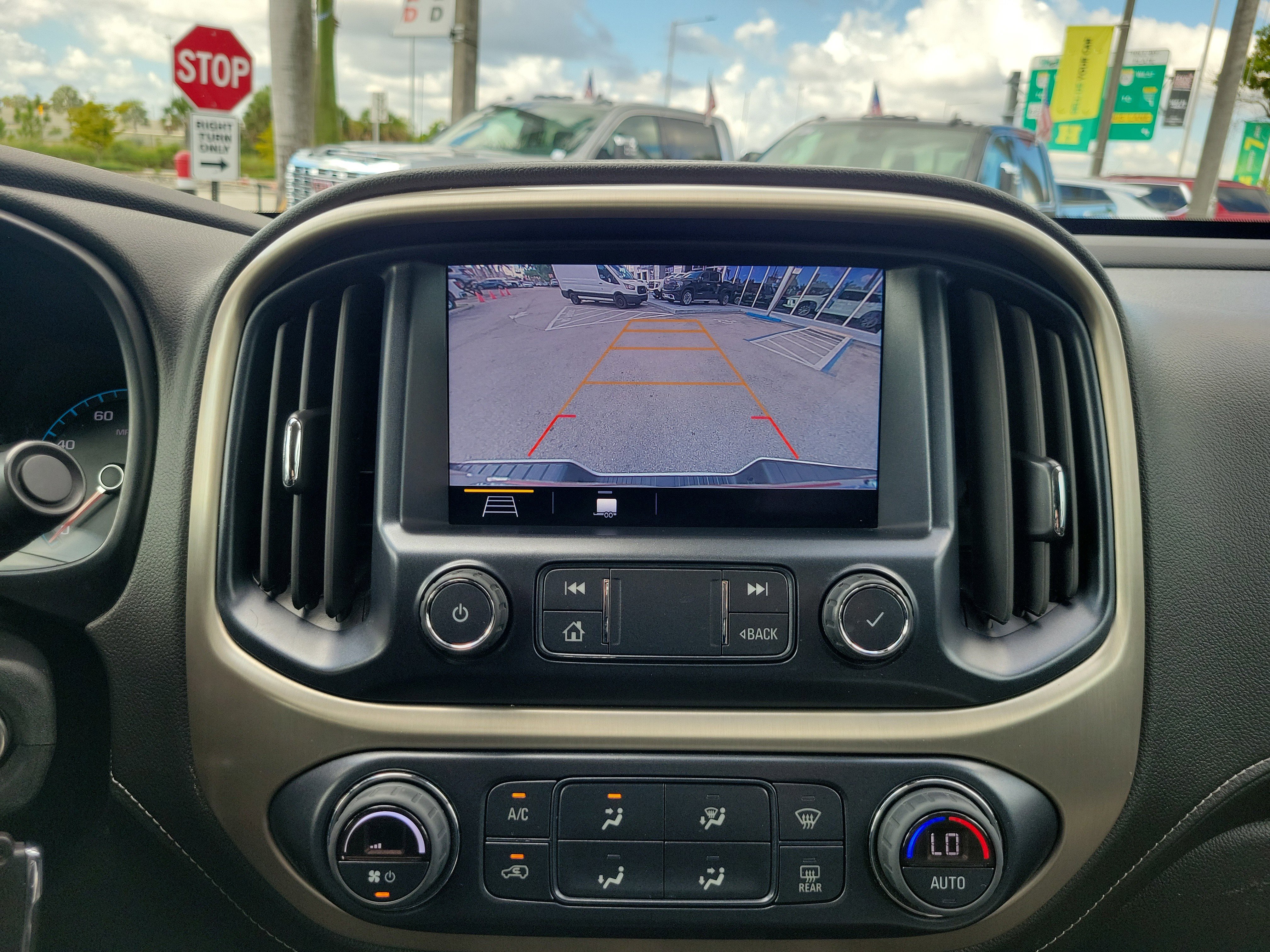 Used 2022 GMC Canyon Denali image 11