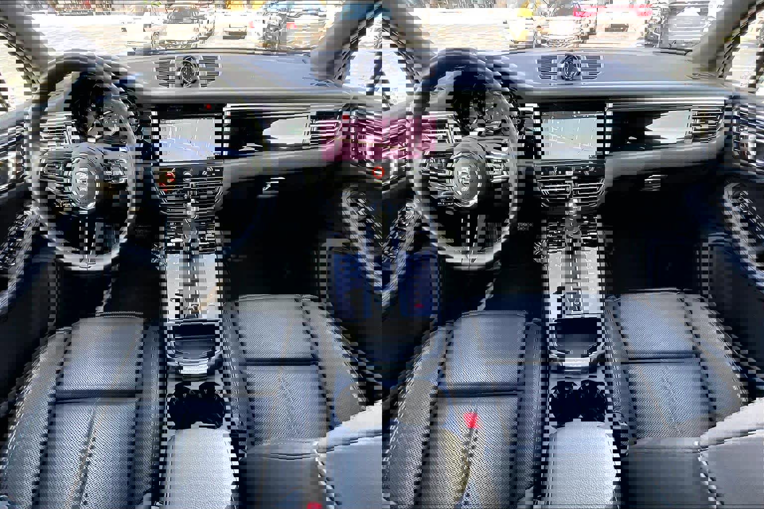 Used 2025 Porsche Macan image 17