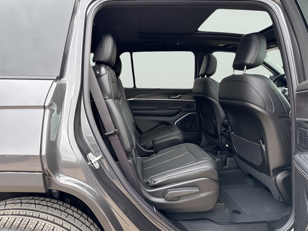 New 2025 Jeep Grand Cherokee L Limited image 11