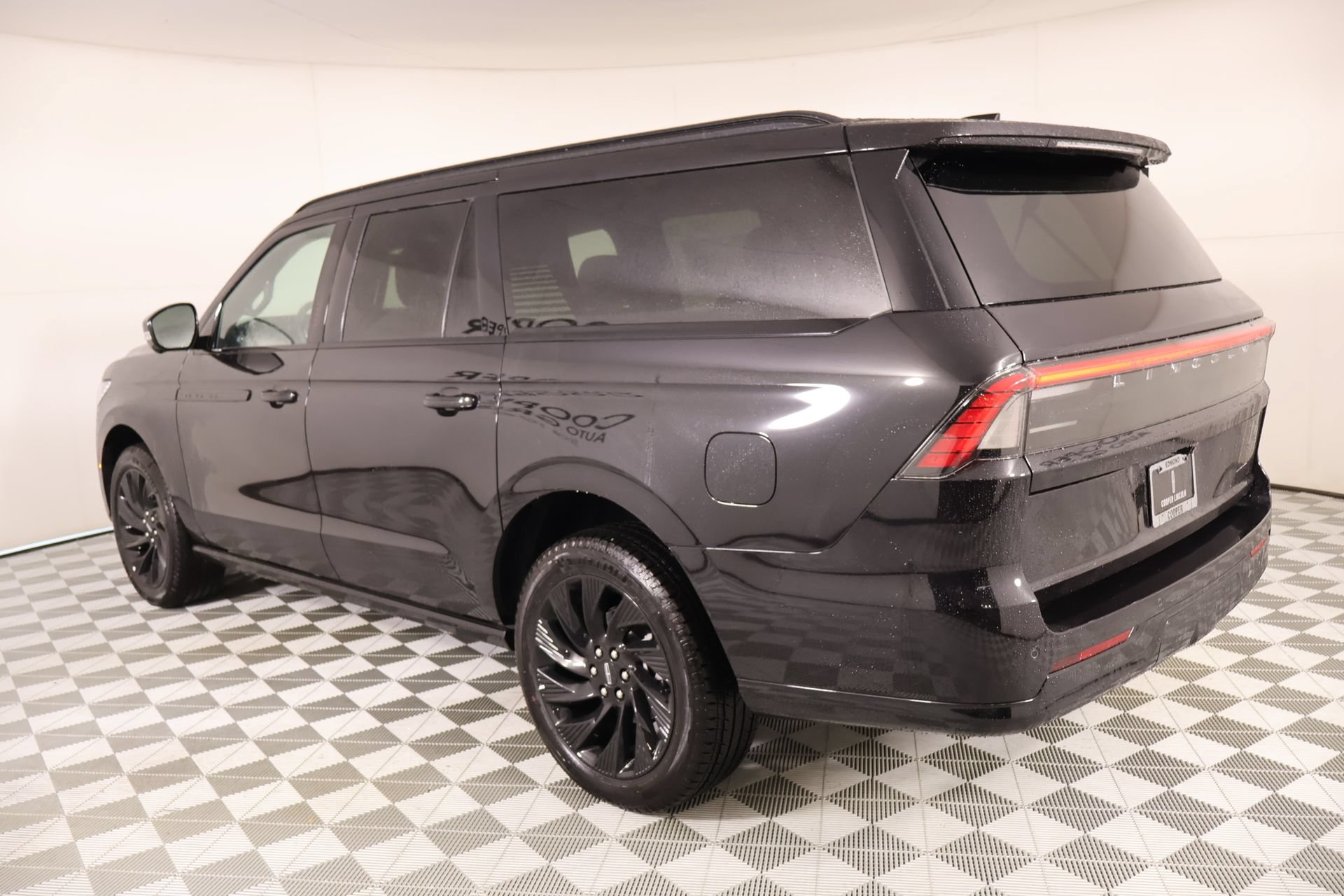 New 2026 Lincoln Navigator L Reserve w/ Jet Appearance Package AWD/4WD image 25