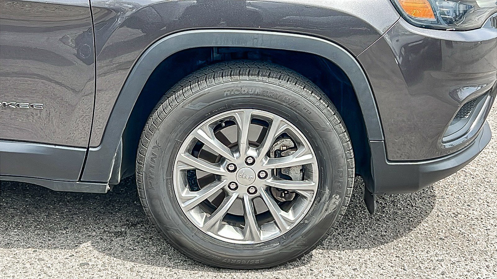 Used 2021 Jeep Cherokee Latitude Plus image 9