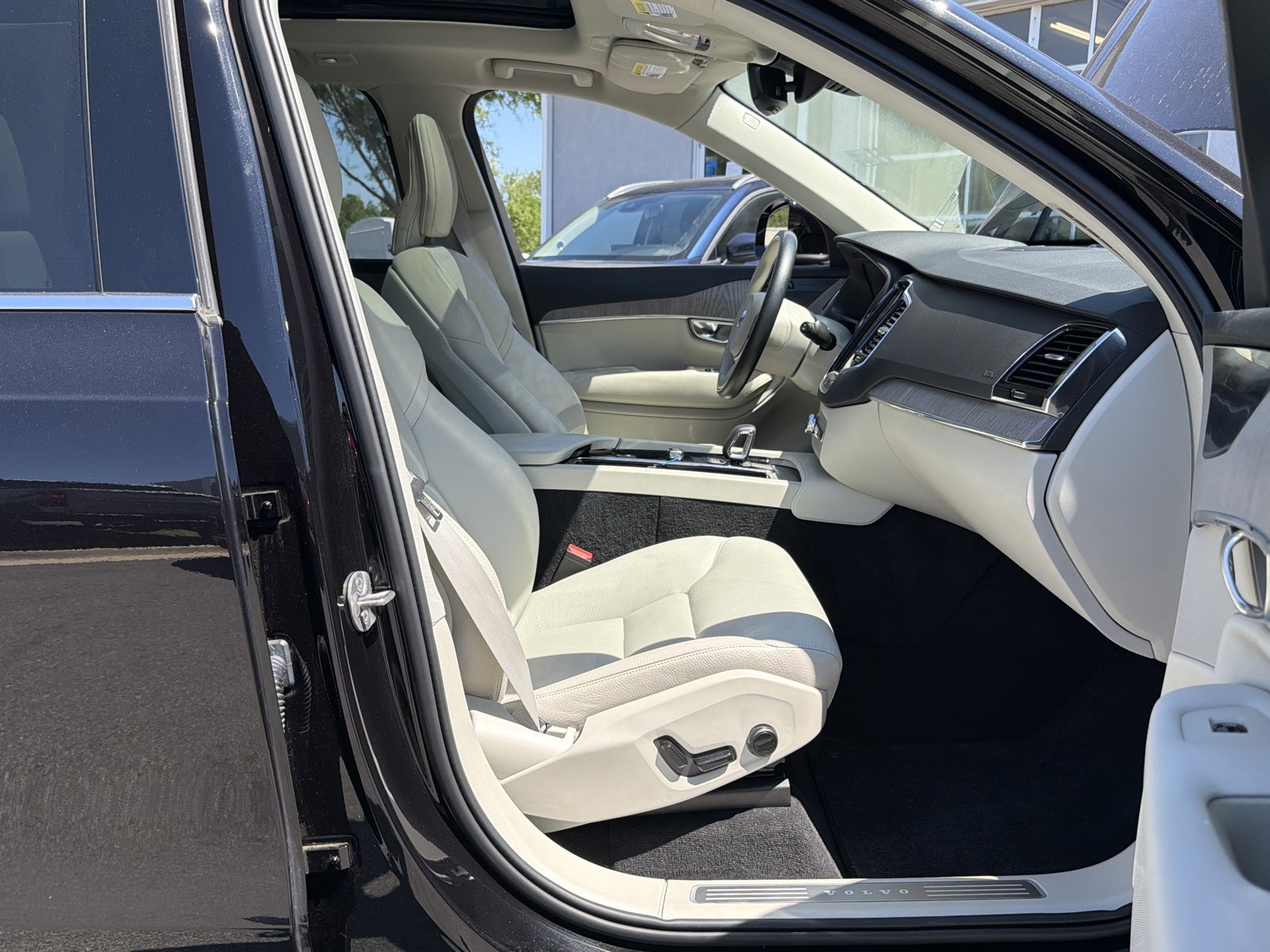 Used 2024 Volvo XC90 B6 Plus AWD/4WD image 35