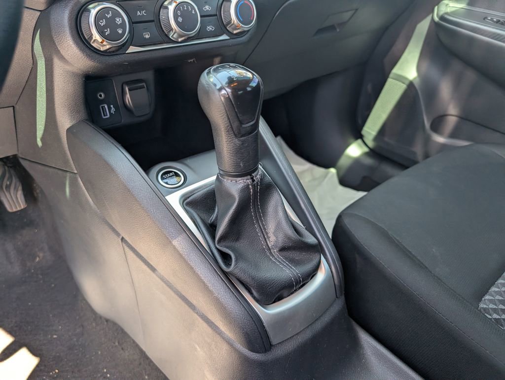 Used 2021 Nissan Versa S FWD image 17