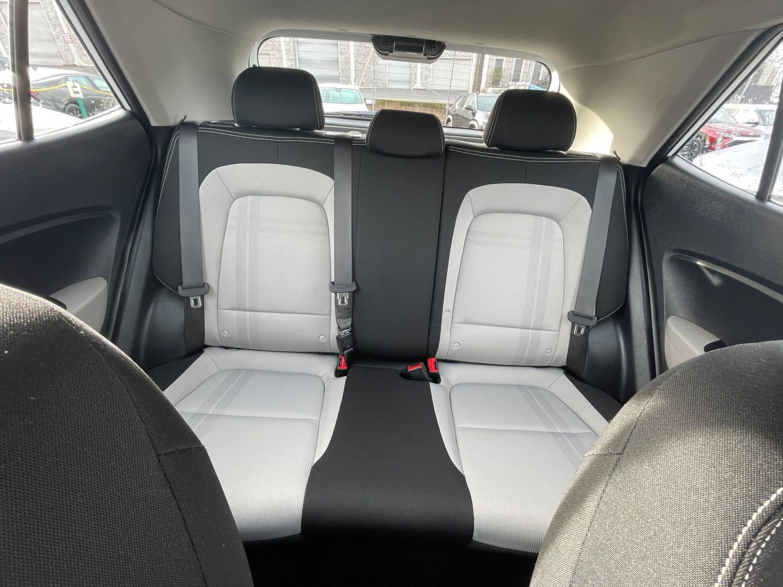 Used 2025 Hyundai Venue SEL image 38