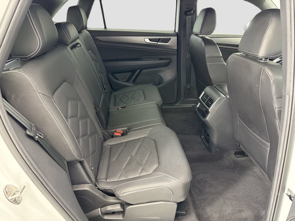 Used 2024 Volkswagen Atlas Cross Sport SE FWD image 20