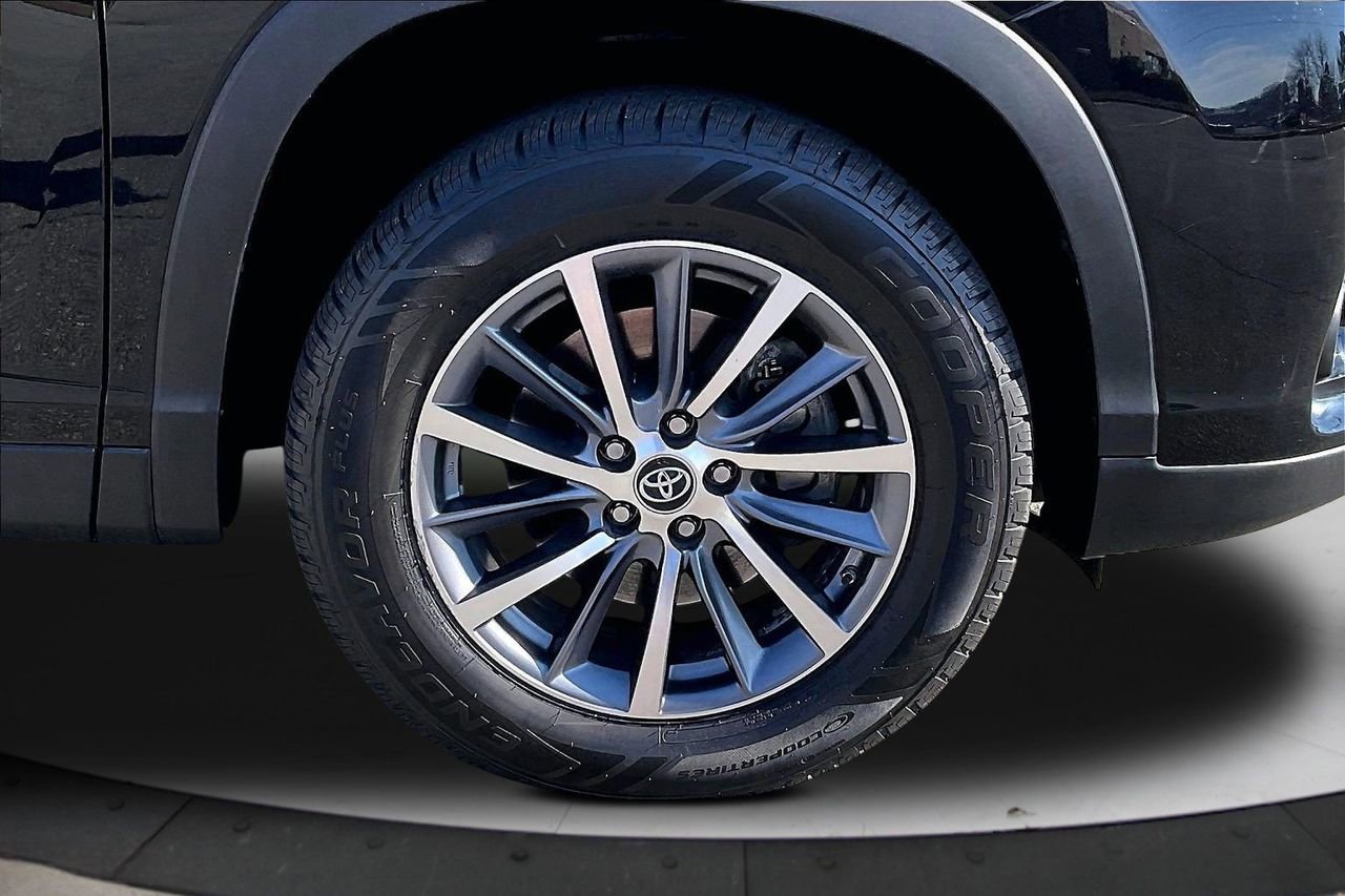 Used 2019 Toyota Highlander XLE image 36