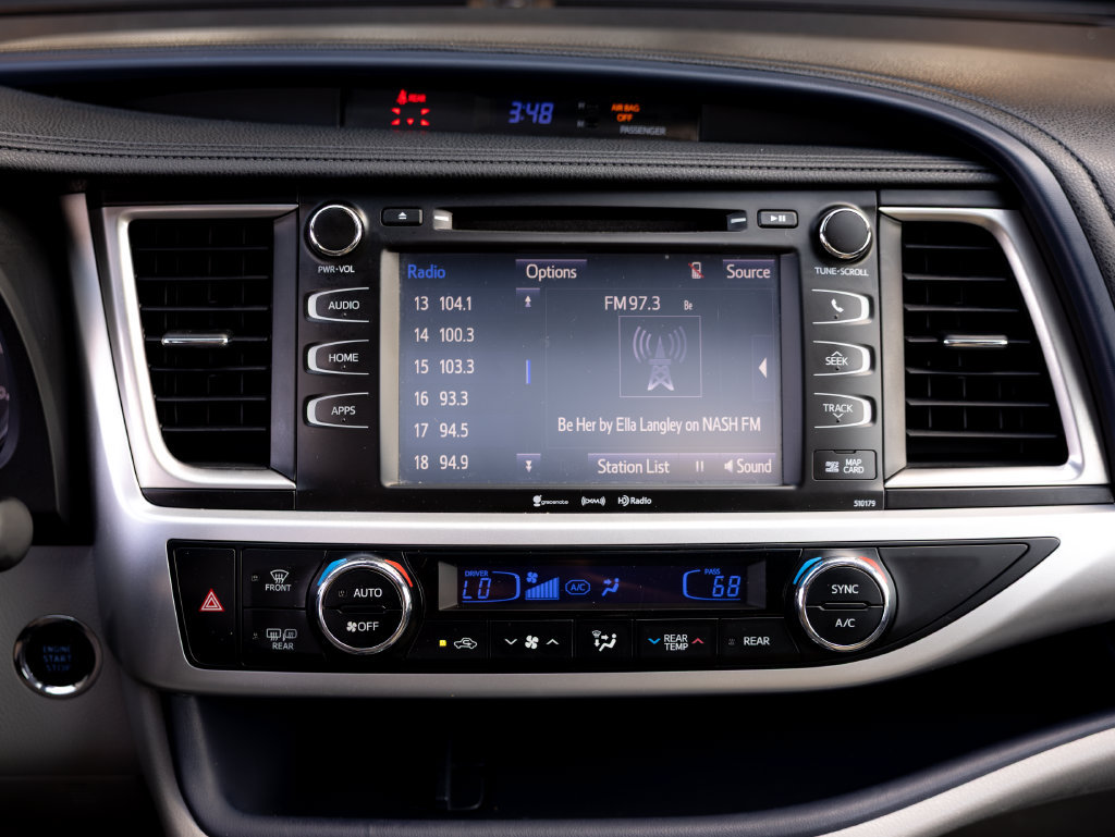 Used 2017 Toyota Highlander XLE AWD/4WD image 21