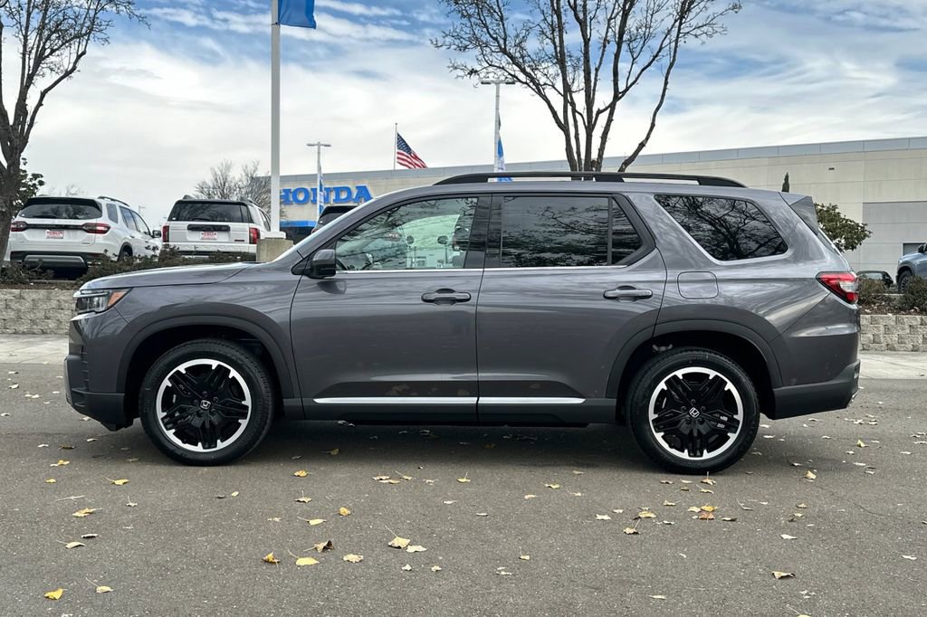 New 2026 Honda Pilot Touring image 7