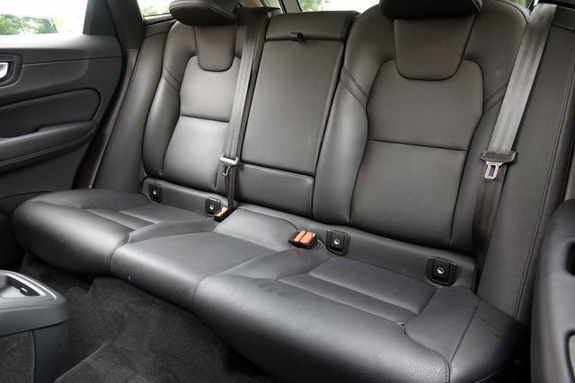 Used 2023 Volvo XC60 B5 Plus image 30