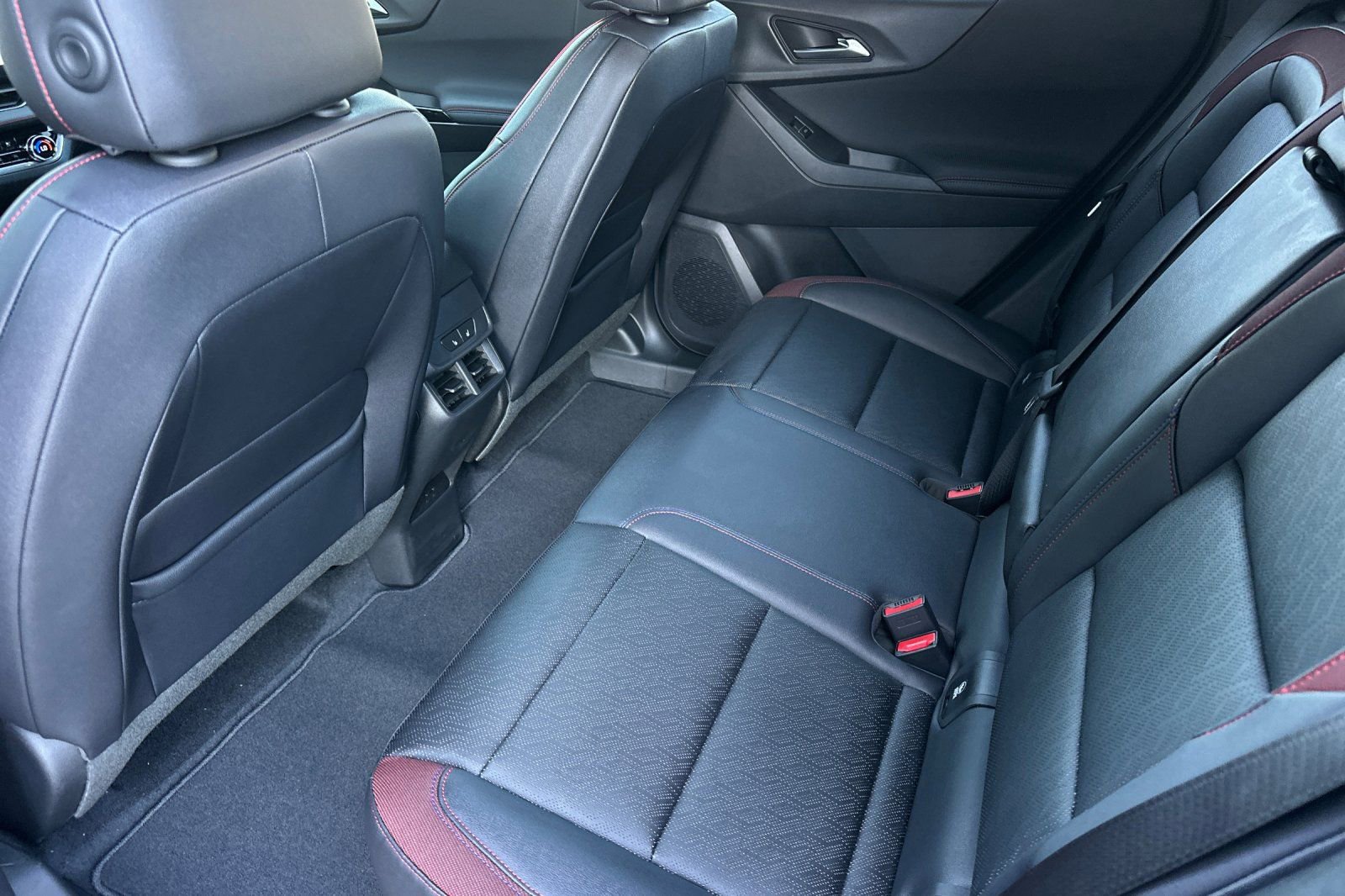 New 2026 Chevrolet Equinox RS w/ Convenience Package III FWD image 12