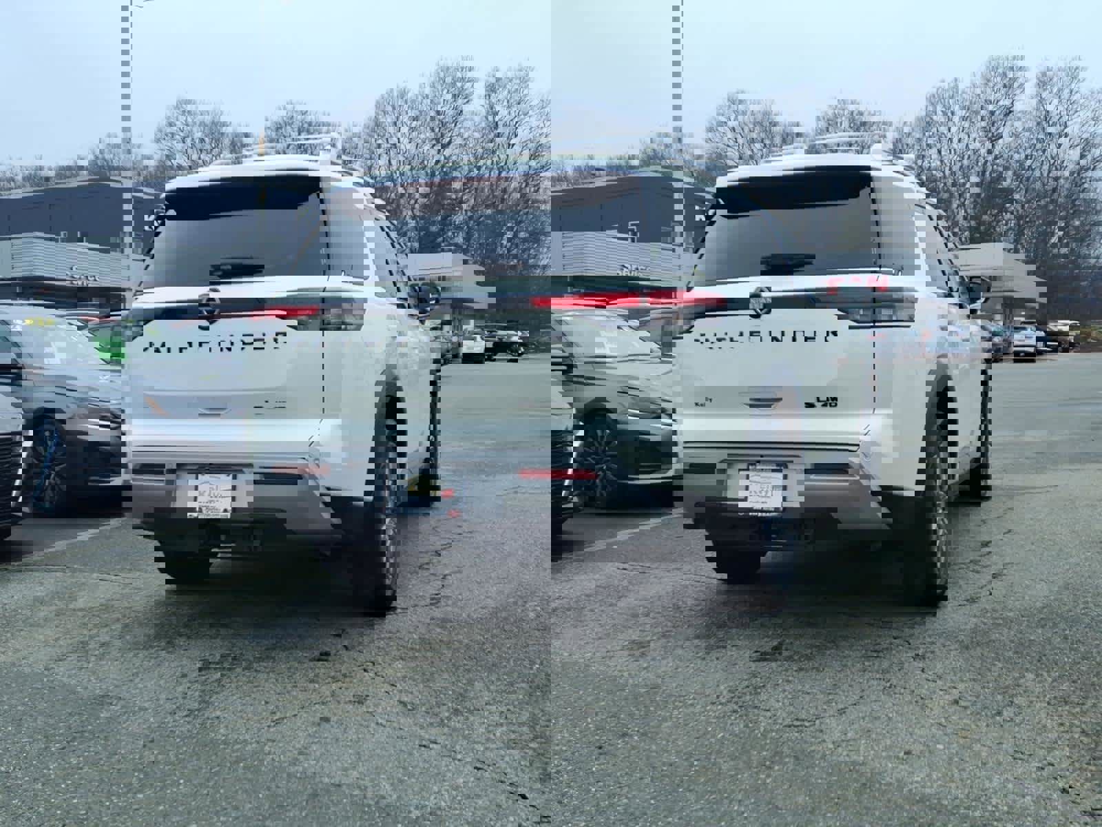 Used 2023 Nissan Pathfinder SL w/ SL Premium Package image 4