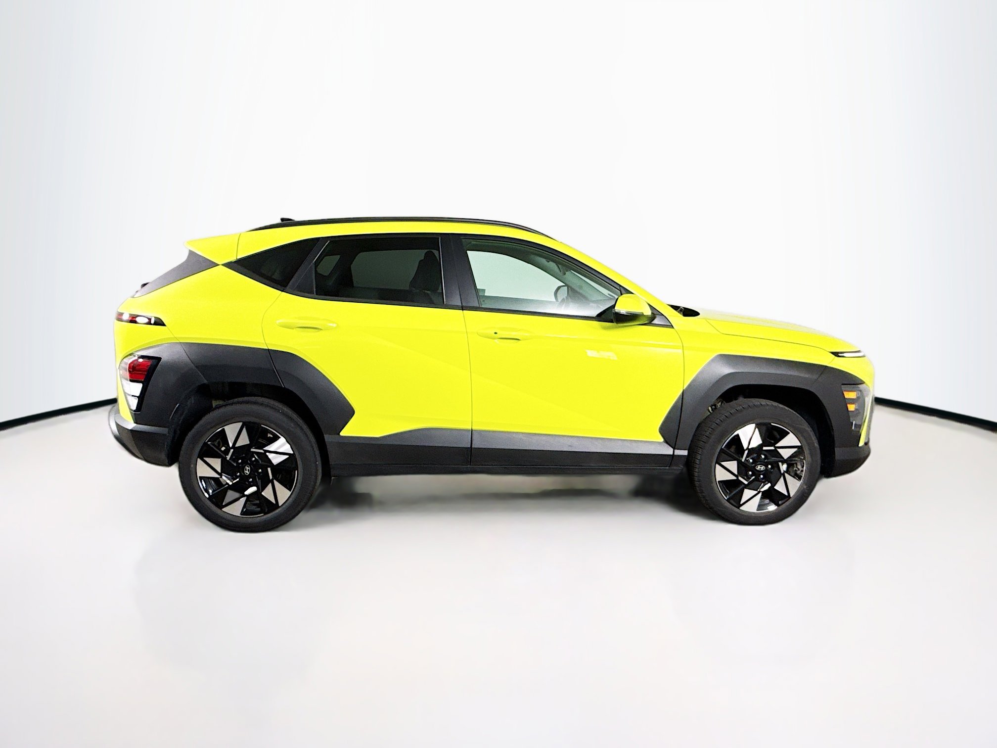 Used 2025 Hyundai Kona SEL image 2