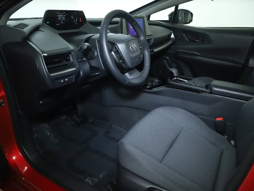 Used 2025 Toyota Prius LE AWD/4WD image 17