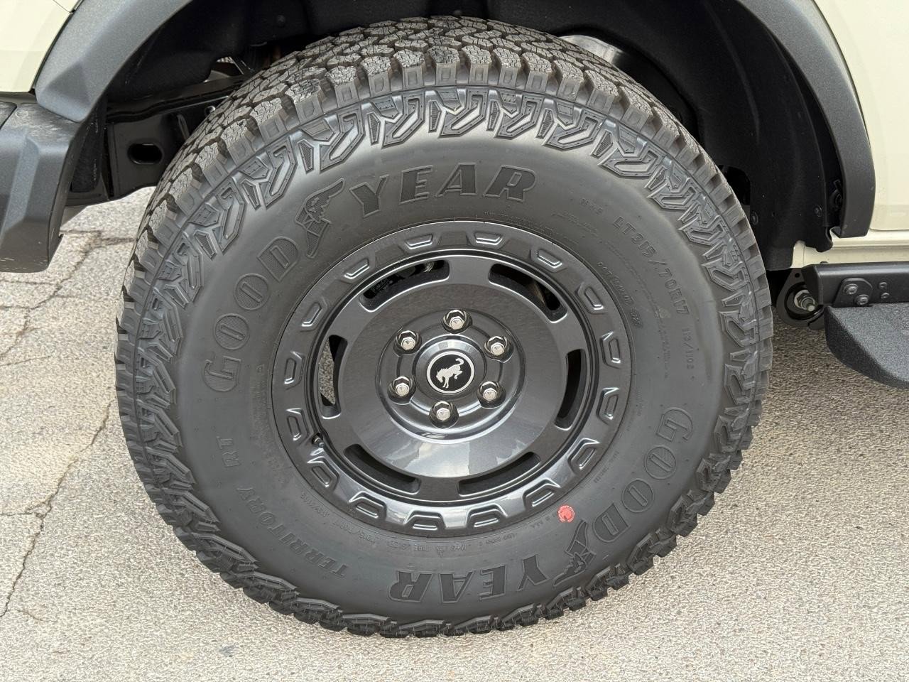 New 2025 Ford Bronco Badlands image 4