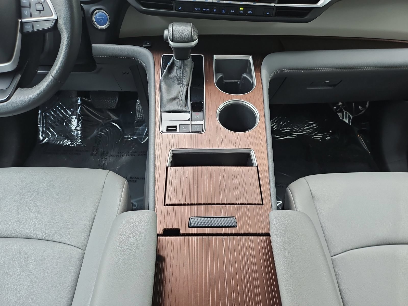 Used 2024 Toyota Sienna XLE FWD image 31